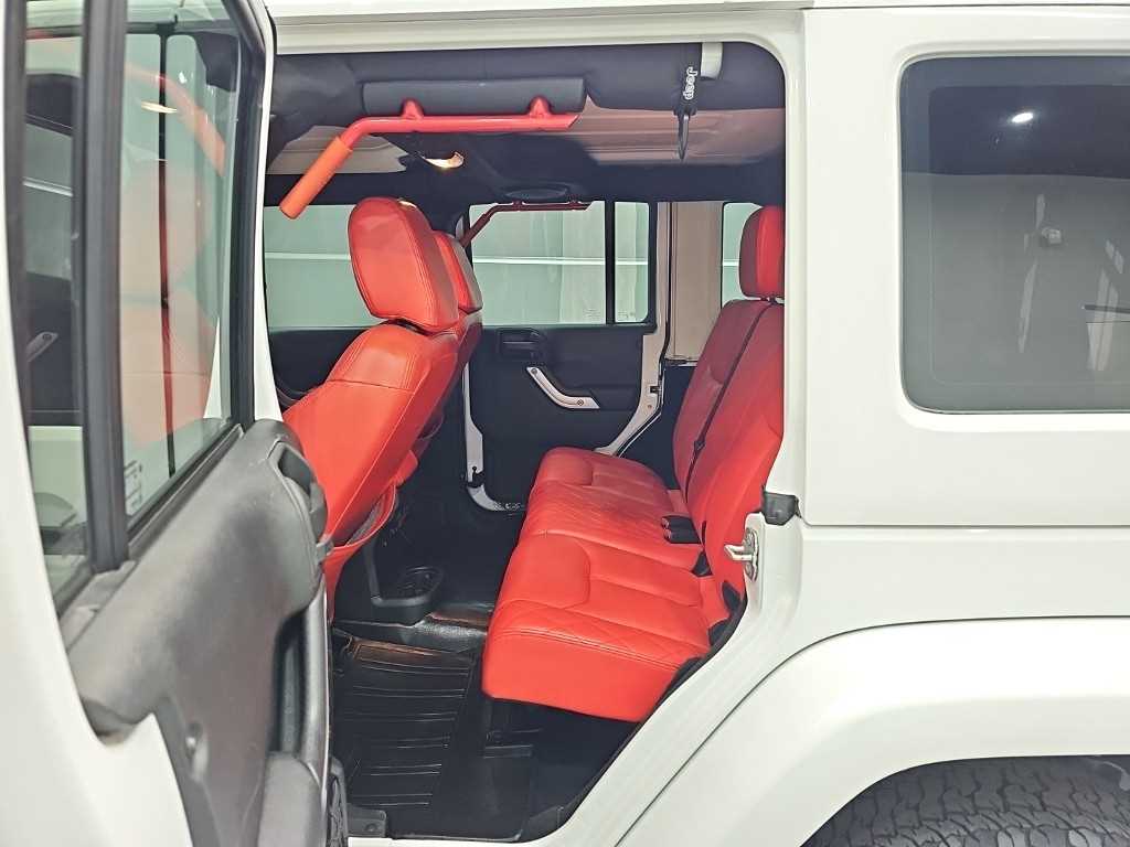 Jeep Wrangler — photo 12