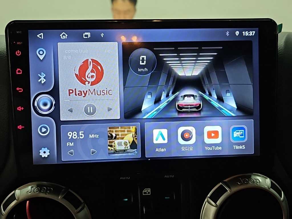 Jeep Wrangler — photo 13