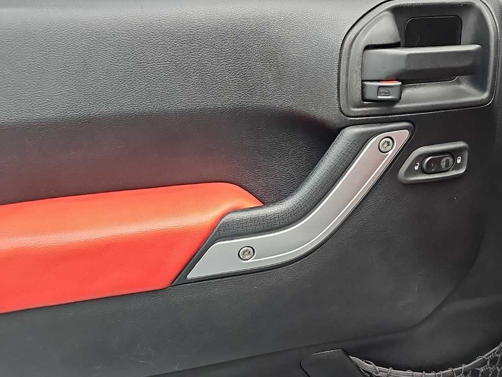 Jeep Wrangler — photo 15