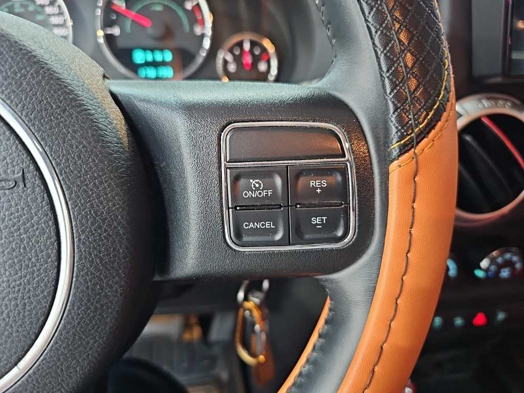Jeep Wrangler — photo 16