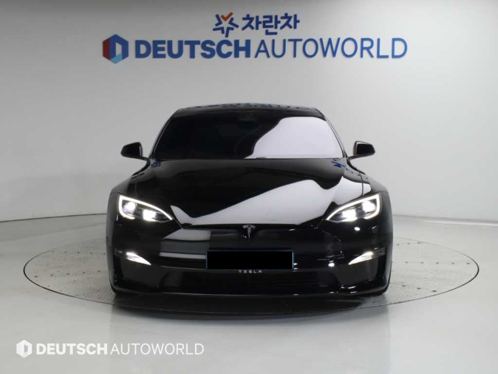 Tesla Model S — photo 03