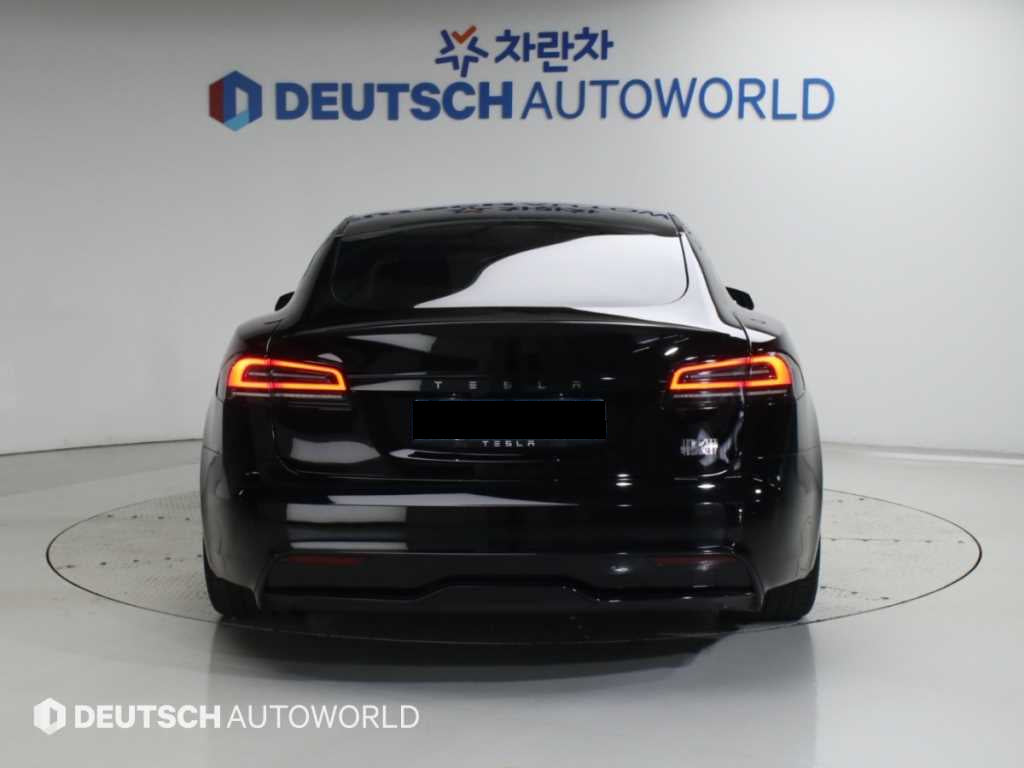 Tesla Model S — photo 04