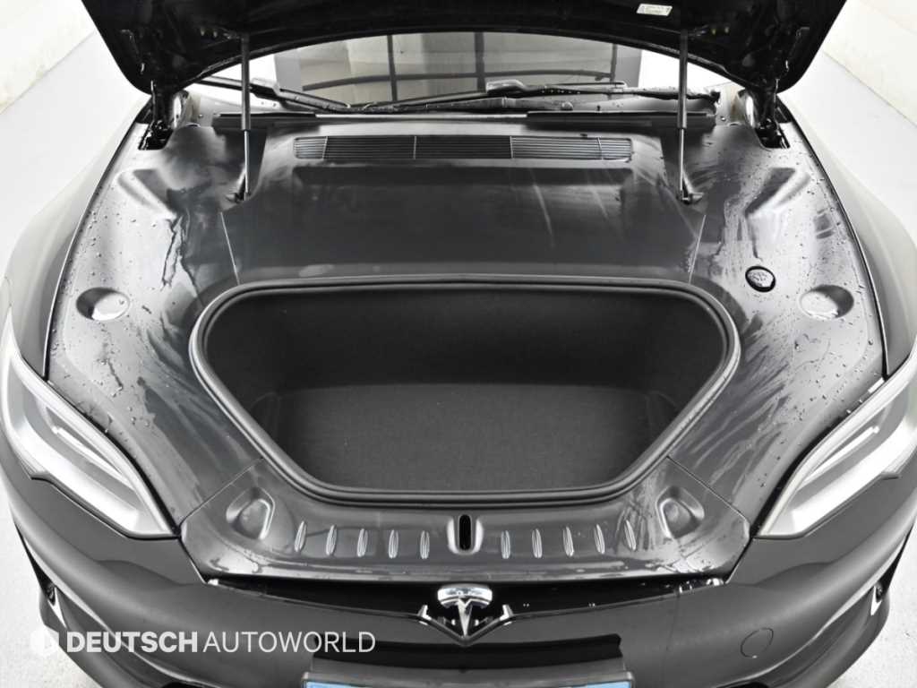 Tesla Model S — photo 06
