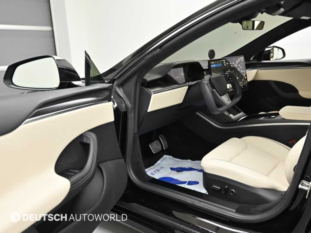 Tesla Model S — photo 11