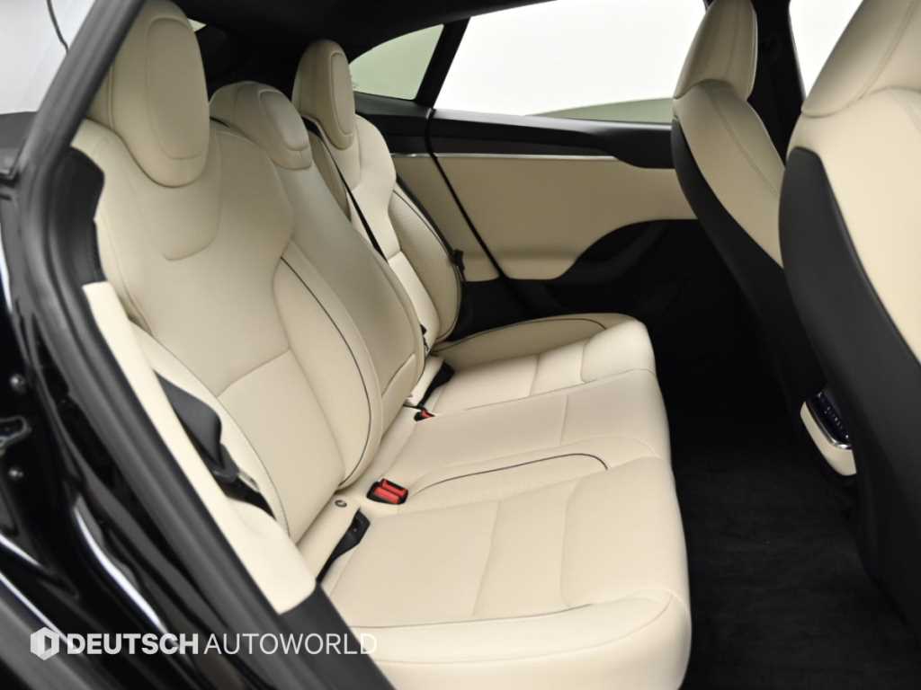 Tesla Model S — photo 12