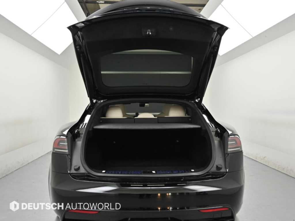 Tesla Model S — photo 19