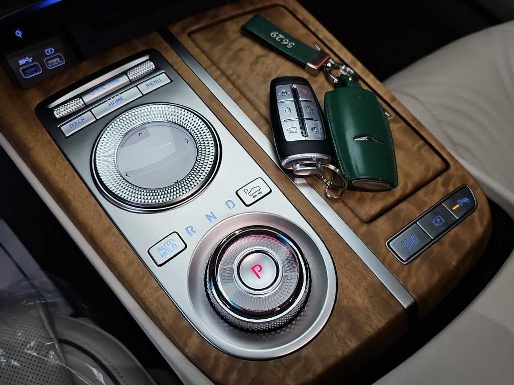 Genesis G80 — photo 08