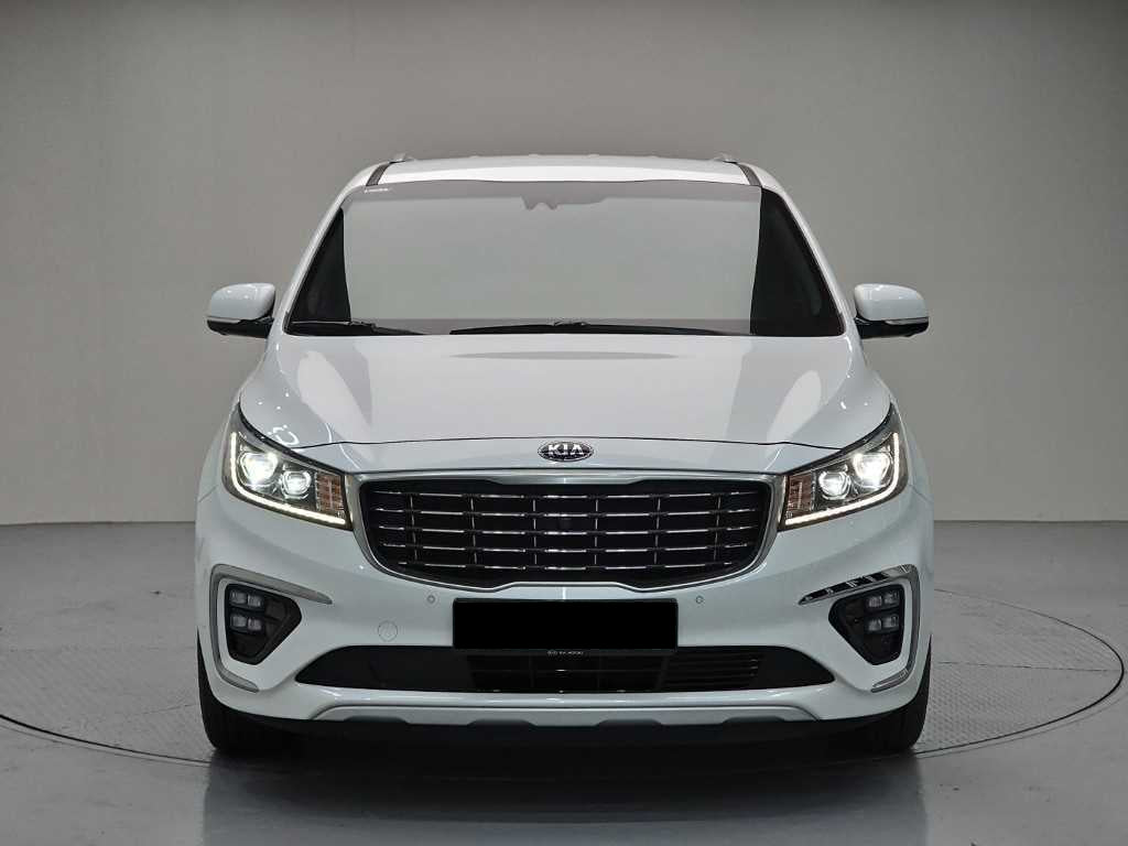 Kia Carnival — photo 02