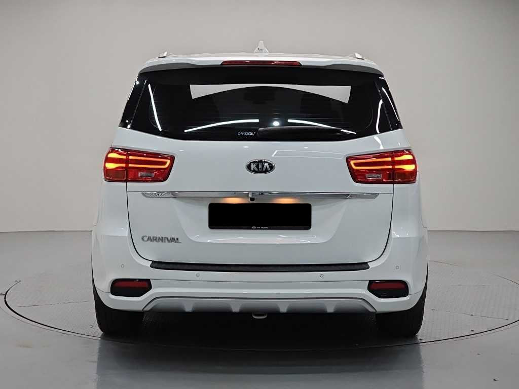 Kia Carnival — photo 03