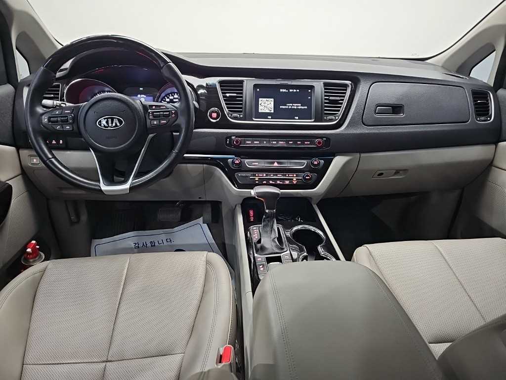 Kia Carnival — photo 07