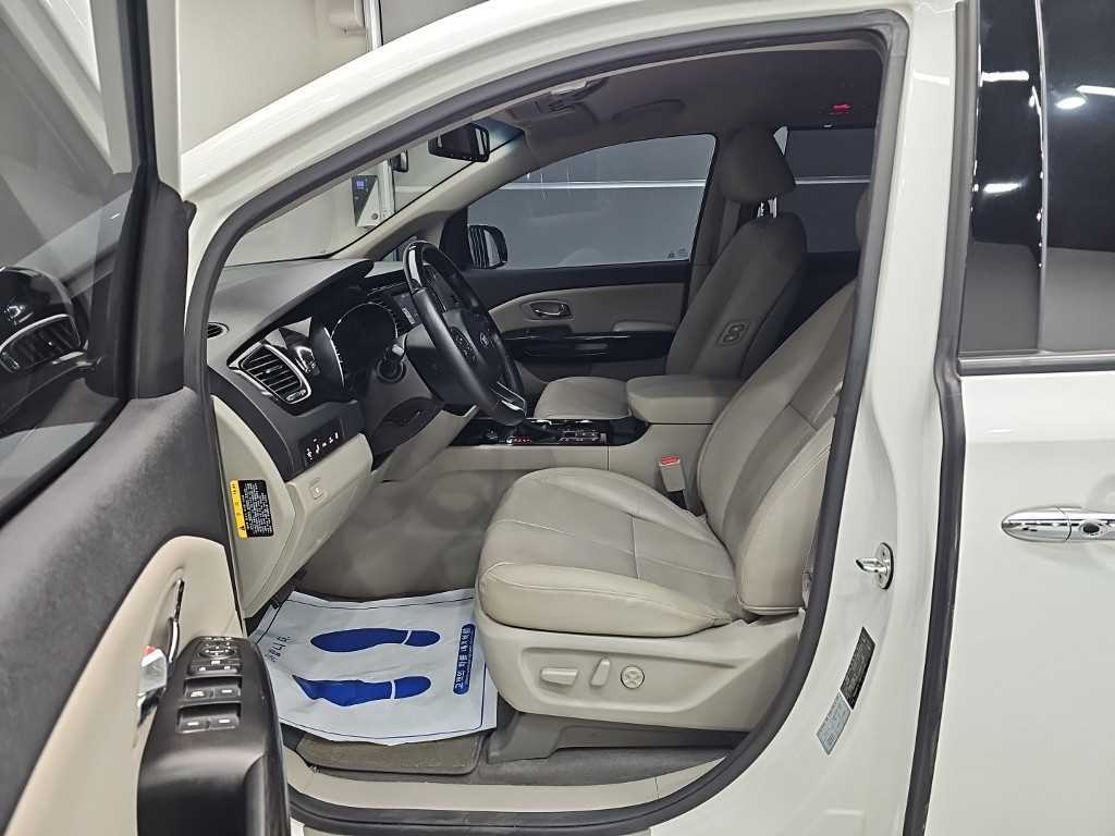 Kia Carnival — photo 11