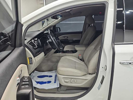 Kia Carnival — photo 11