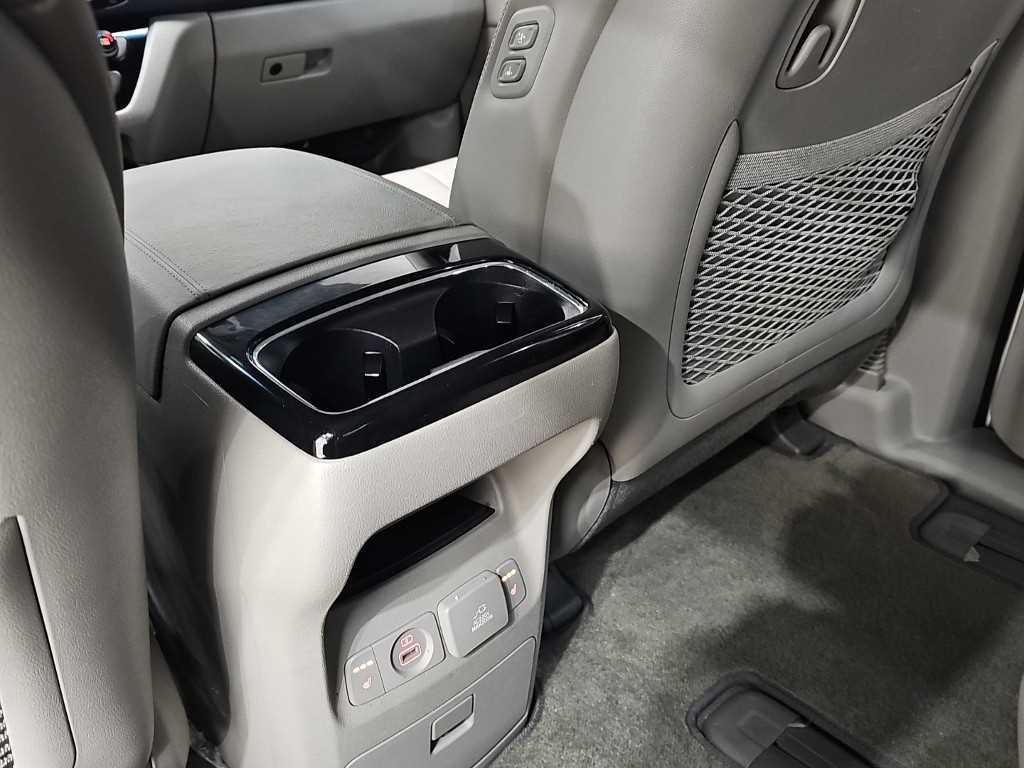 Kia Carnival — photo 13