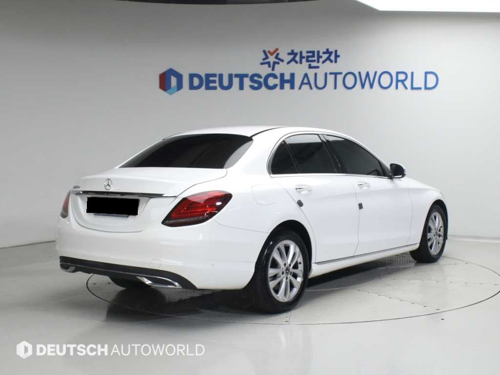 Mercedes-Benz C-Class — photo 02