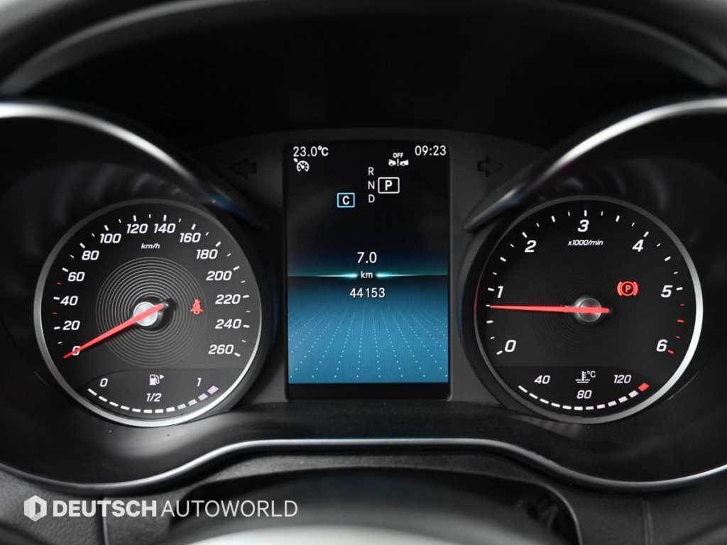 Mercedes-Benz C-Class — photo 08