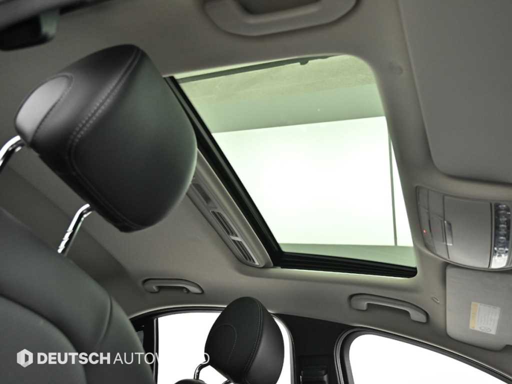 Mercedes-Benz C-Class — photo 18