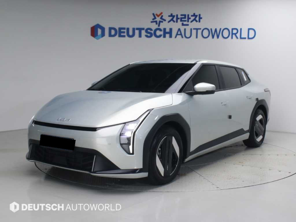 Kia EV4 — photo 01