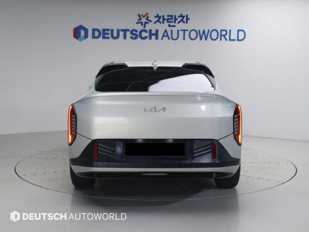 Kia EV4 — photo 04