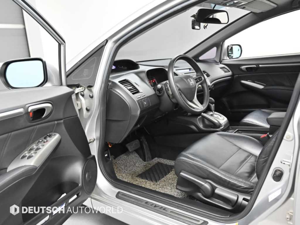 Honda Civic — photo 11