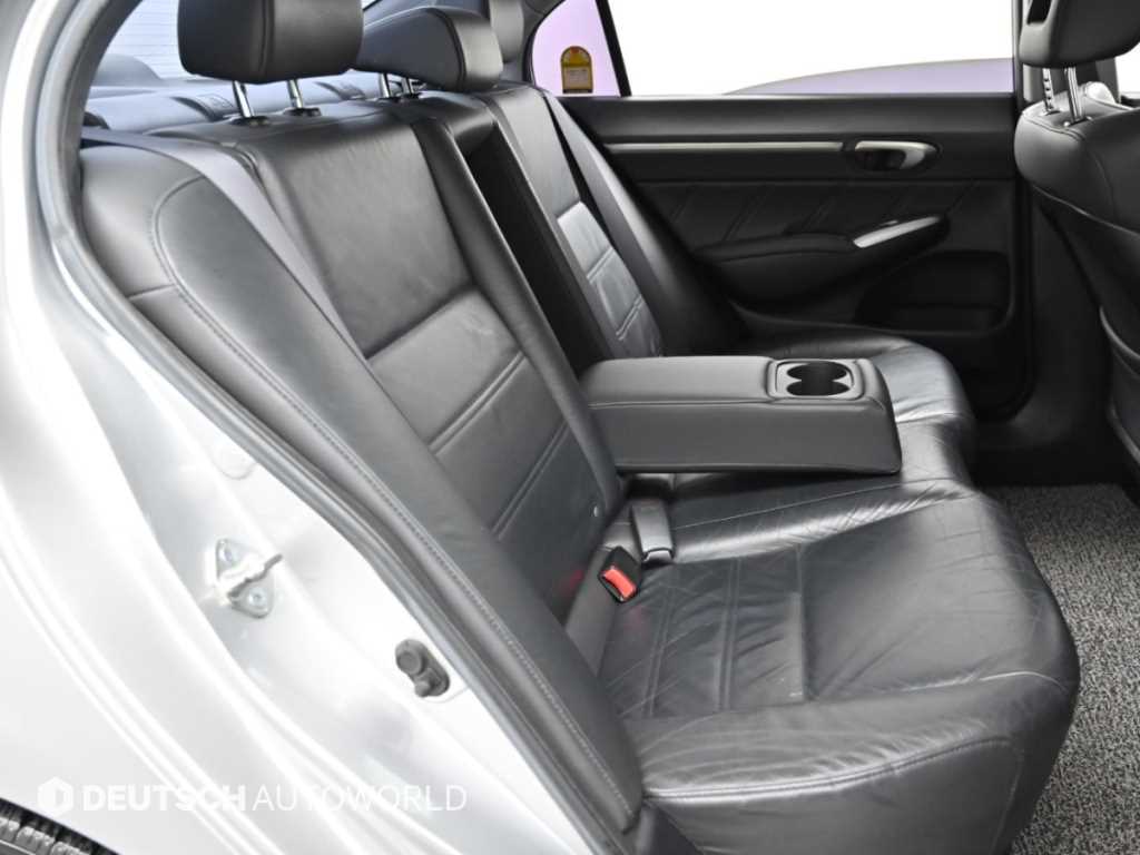 Honda Civic — photo 12