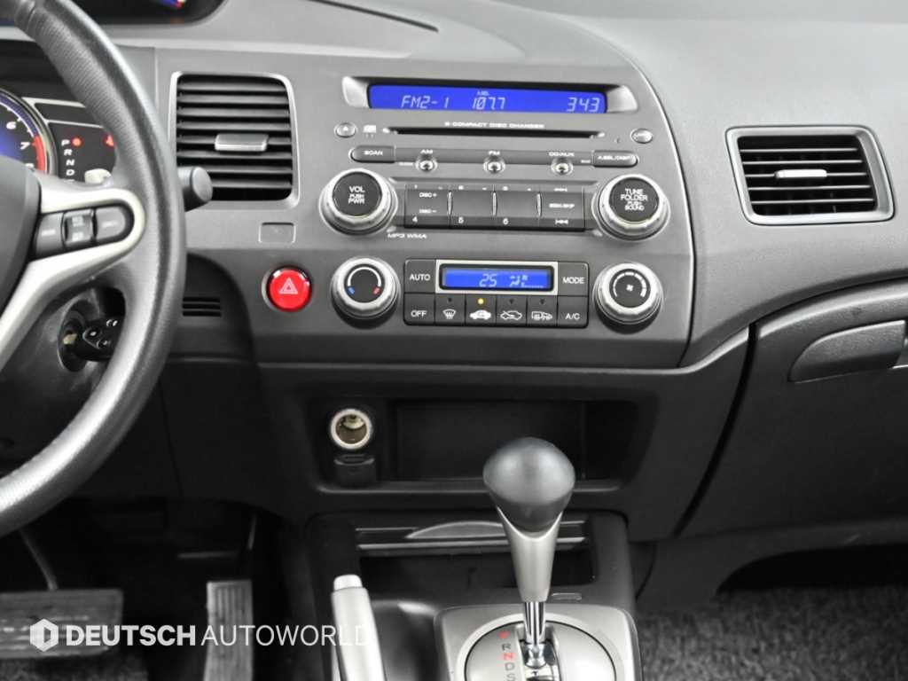 Honda Civic — photo 14