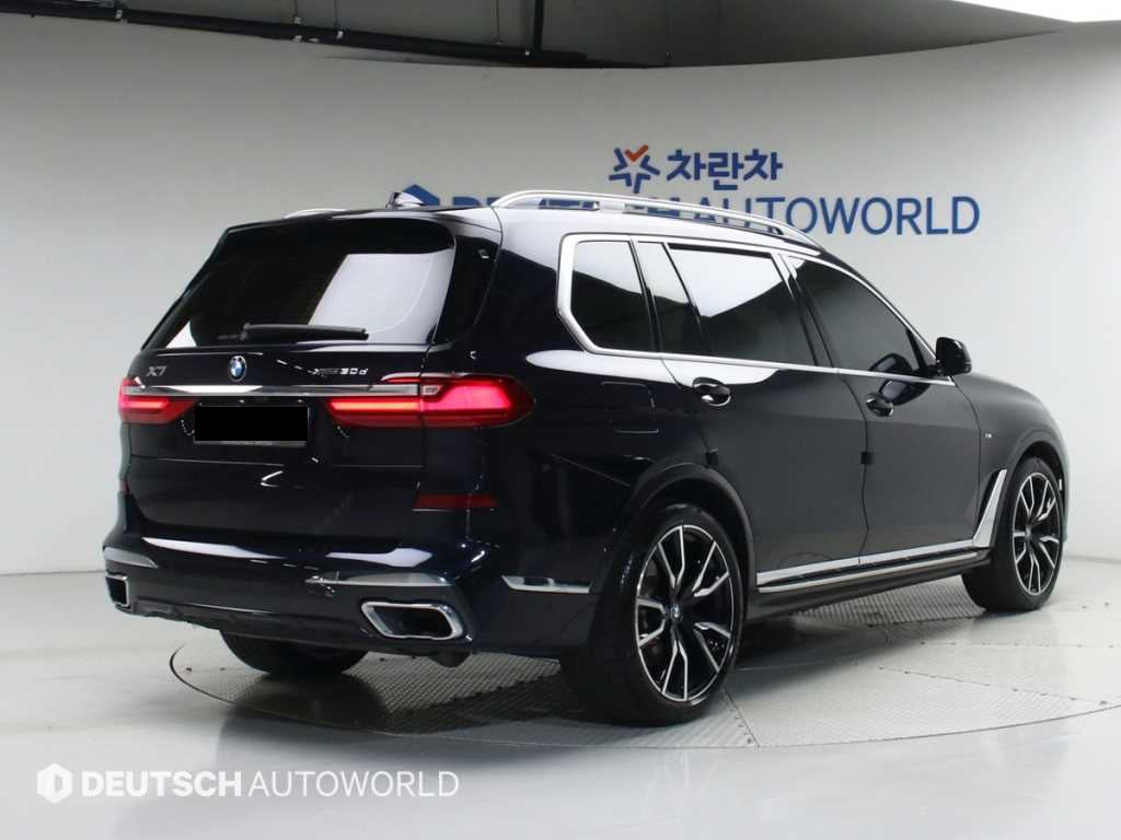 BMW X7 — photo 02