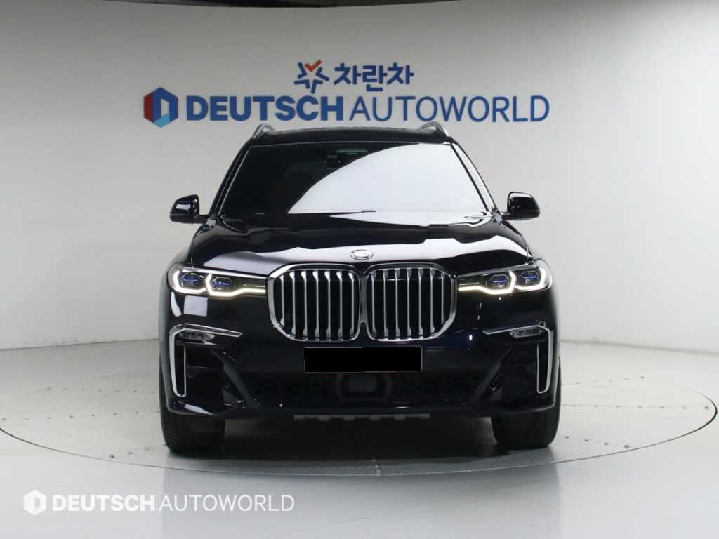 BMW X7 — photo 03