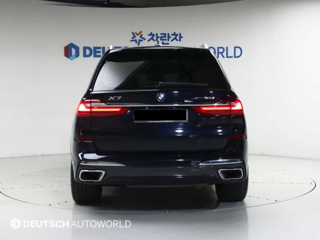 BMW X7 — photo 04