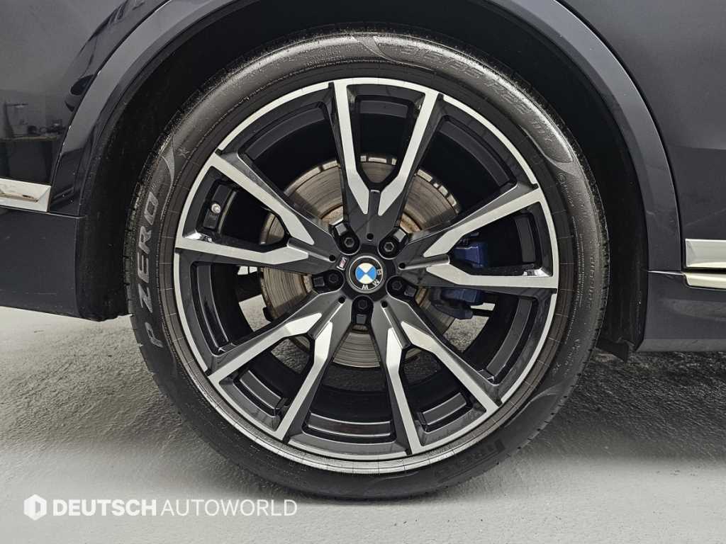 BMW X7 — photo 05
