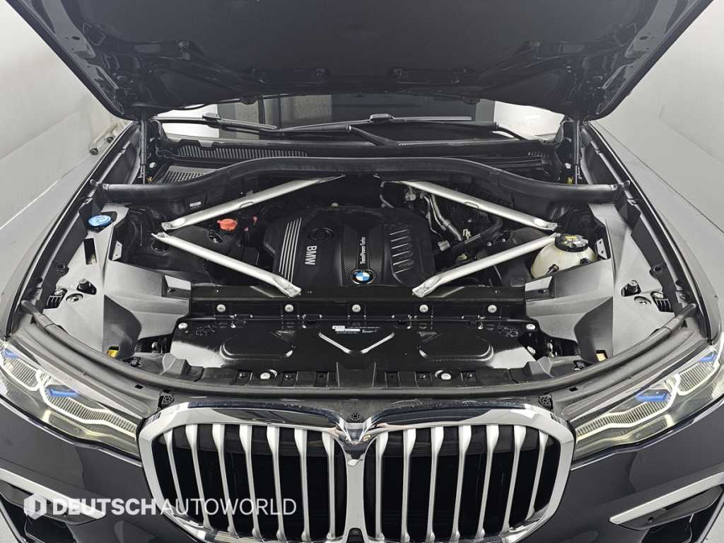 BMW X7 — photo 06