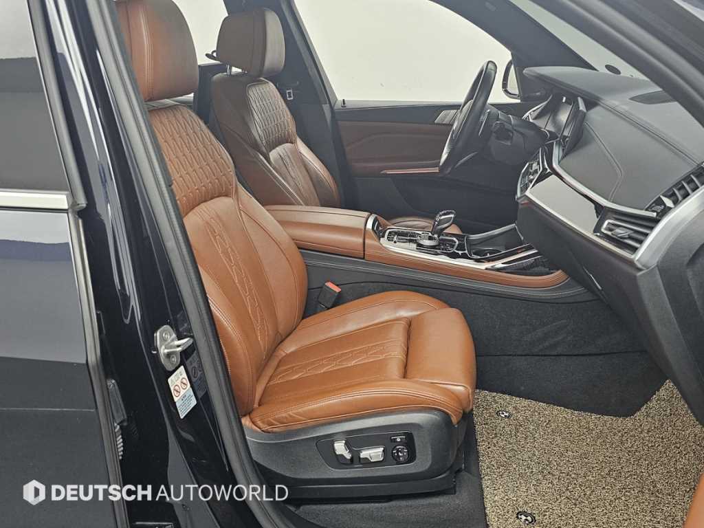 BMW X7 — photo 10