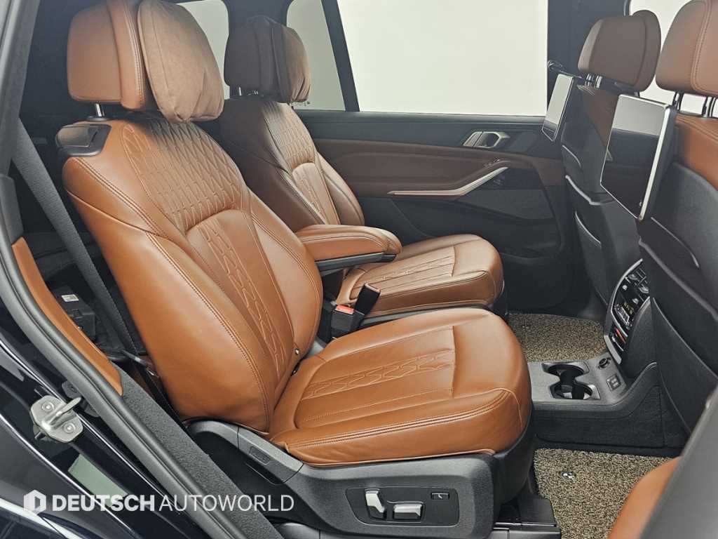 BMW X7 — photo 12