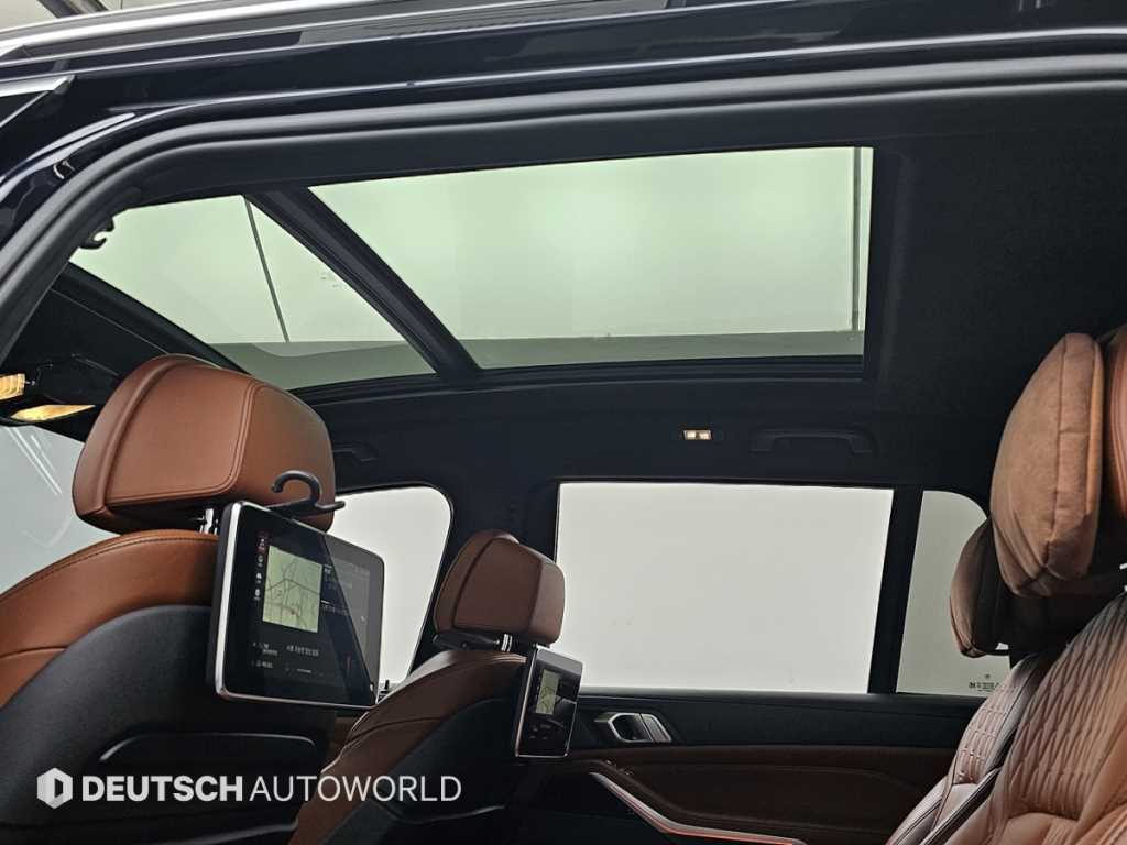 BMW X7 — photo 18