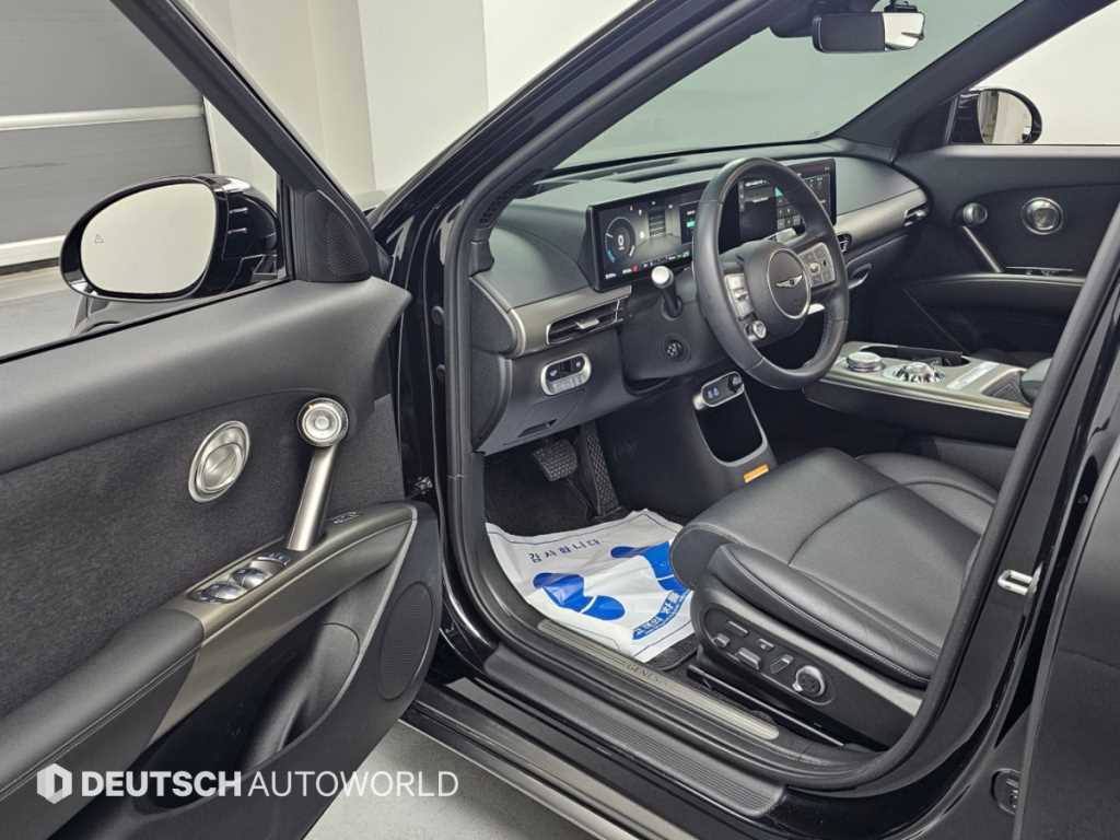Genesis GV60 — photo 11