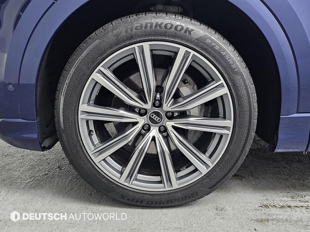 Audi Q8 — photo 05