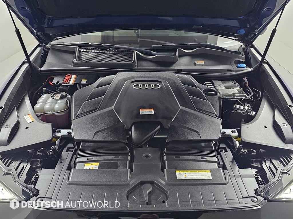 Audi Q8 — photo 06