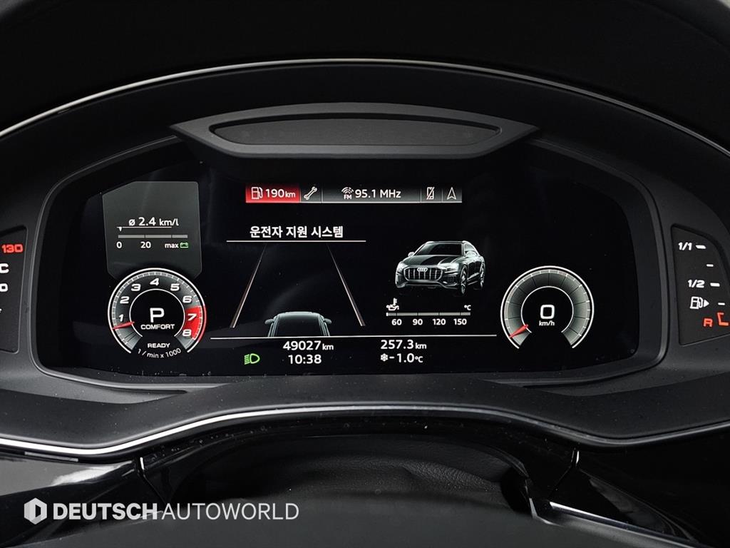 Audi Q8 — photo 08