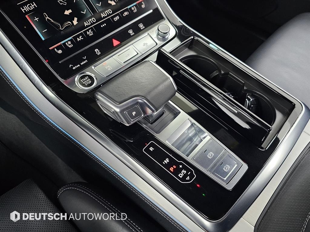 Audi Q8 — photo 09