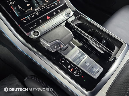 Audi Q8 — photo 09