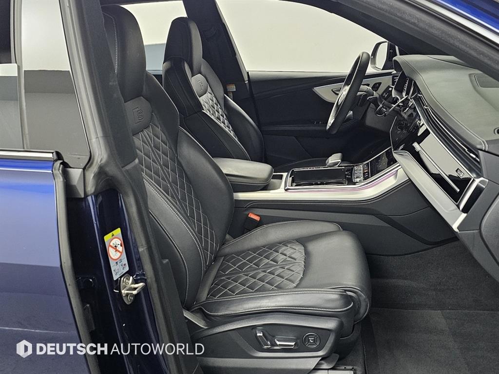 Audi Q8 — photo 10
