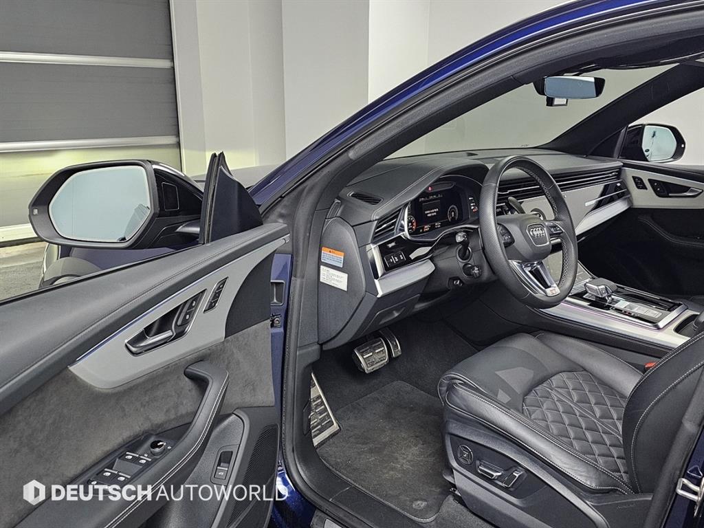 Audi Q8 — photo 11