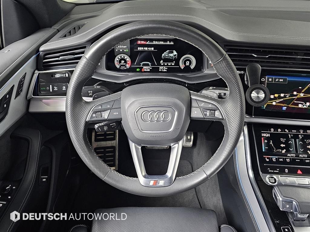 Audi Q8 — photo 13