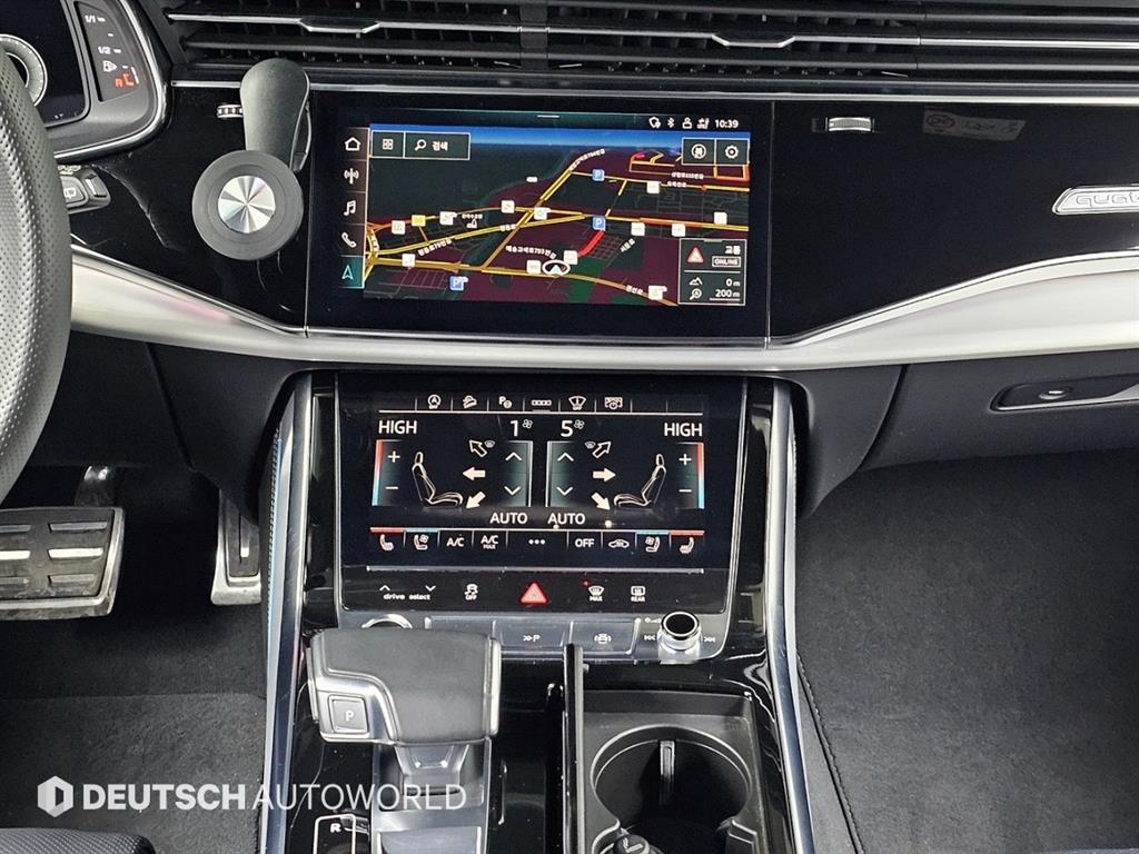 Audi Q8 — photo 14