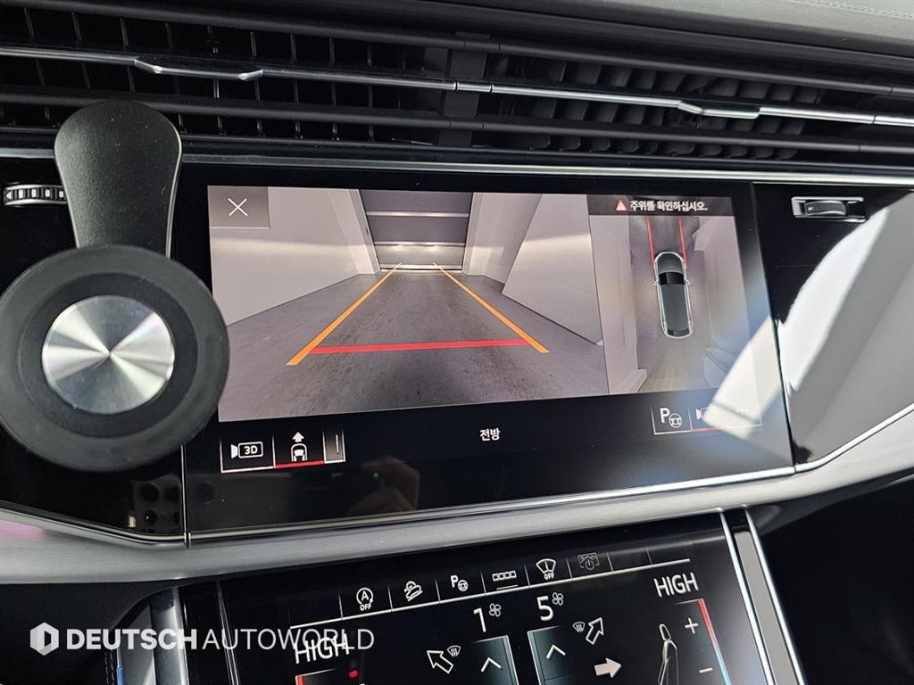 Audi Q8 — photo 15