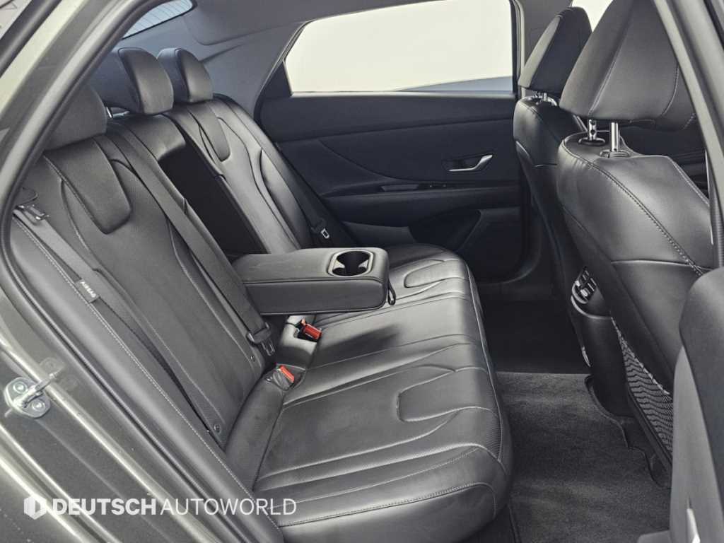 Hyundai Avante — photo 12