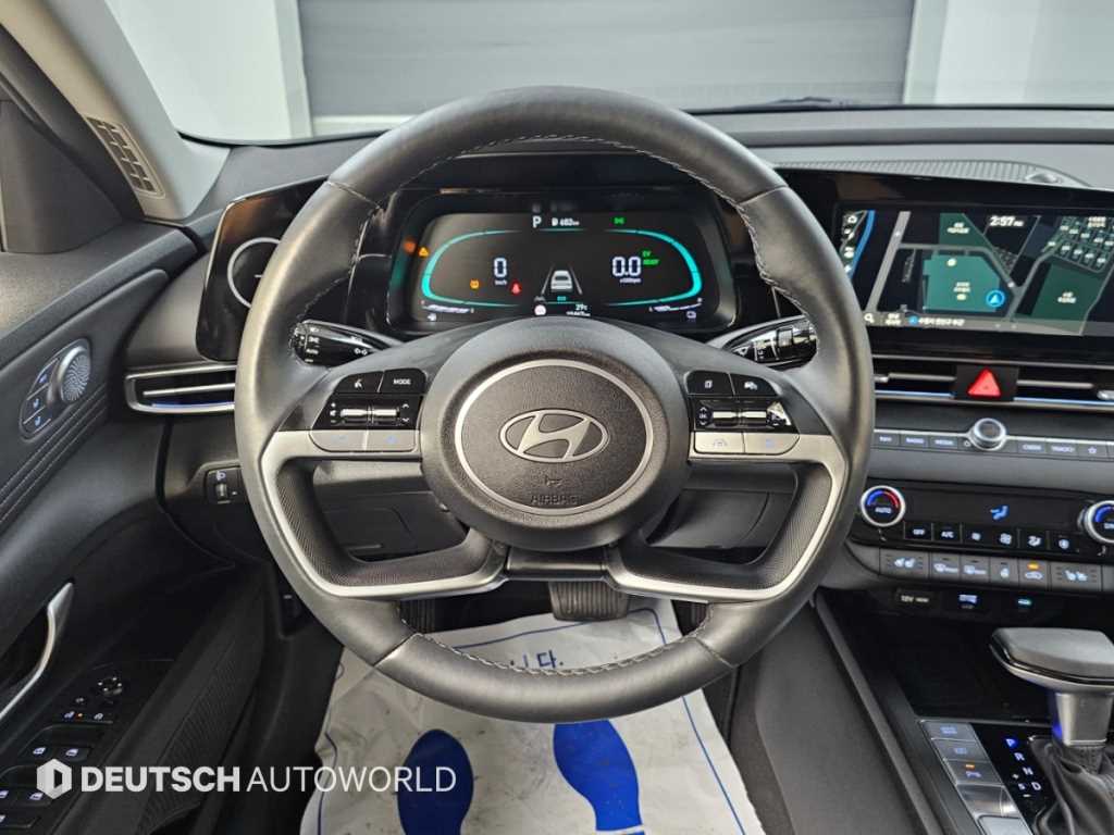 Hyundai Avante — photo 13