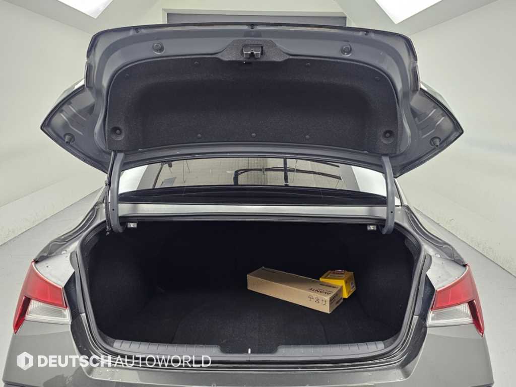 Hyundai Avante — photo 19