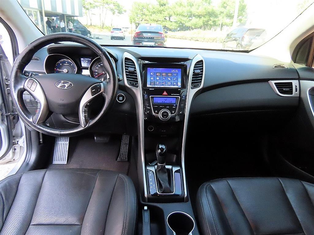 Hyundai i30 — photo 07