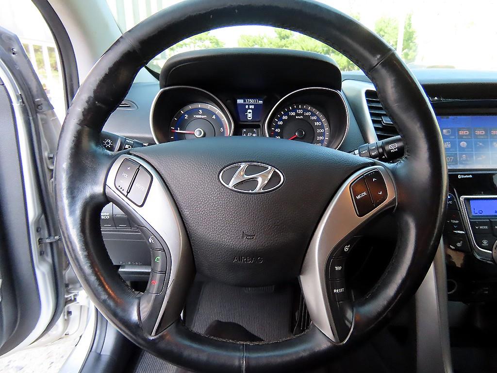 Hyundai i30 — photo 08