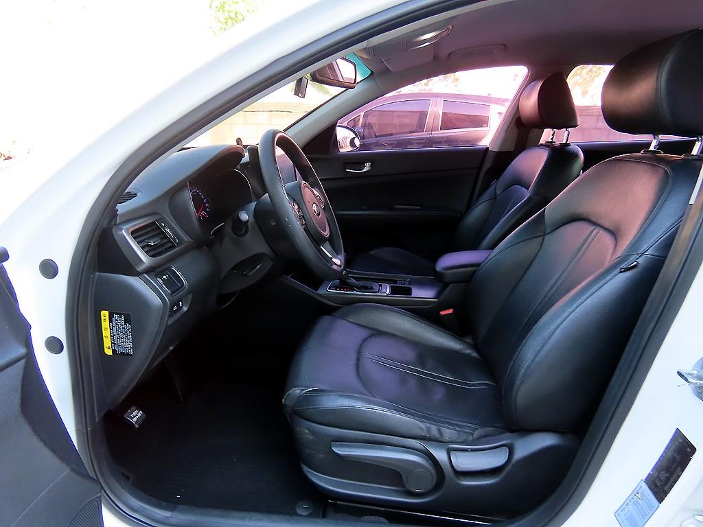 Kia K5 — photo 05